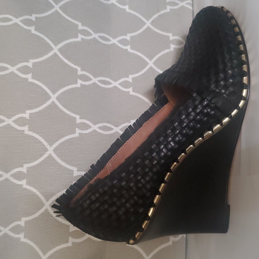 🆕️ BCBG Maxazria Rattan Wedges